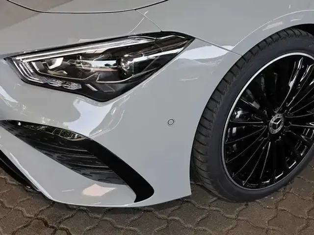 Mercedes-Benz CLA 200