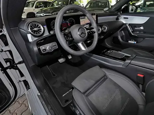 Mercedes-Benz CLA 200