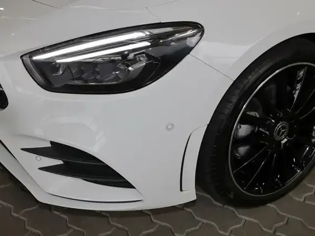 Mercedes-Benz B 220