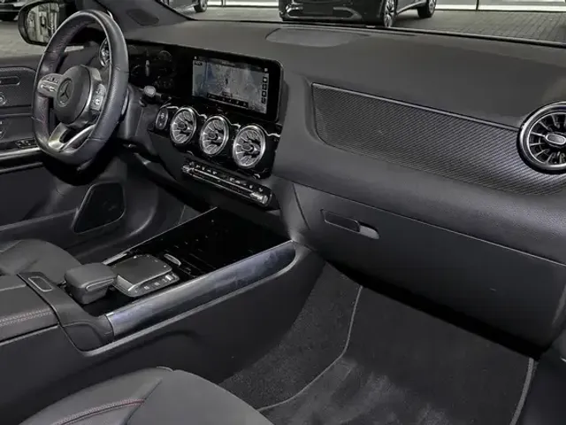 Mercedes-Benz B 220