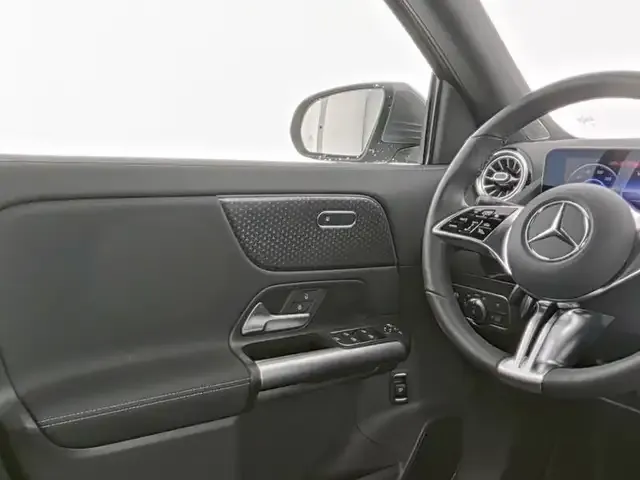 Mercedes-Benz EQA 300