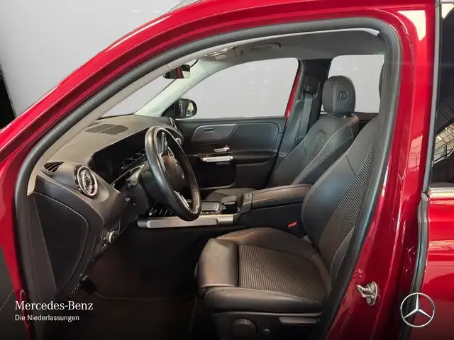 Mercedes-Benz GLB 220