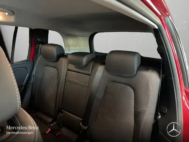 Mercedes-Benz GLB 220