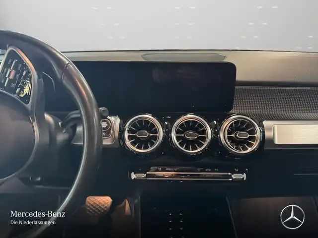 Mercedes-Benz GLB 220