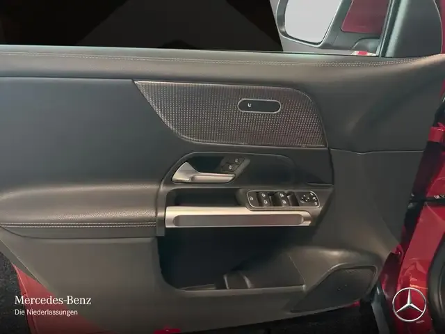 Mercedes-Benz GLB 220