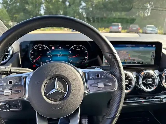 Mercedes-Benz B 180