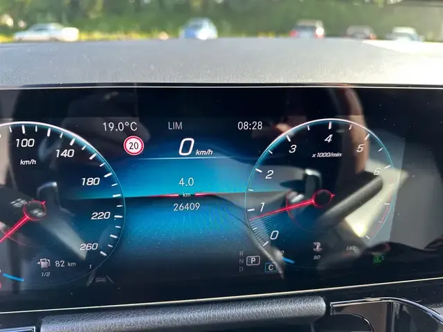 Mercedes-Benz B 180