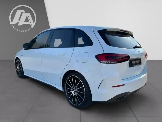 Mercedes-Benz B 180