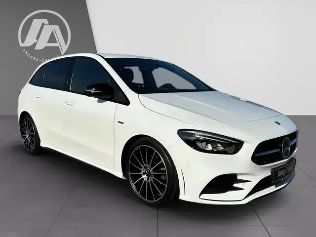 Mercedes-Benz B 180