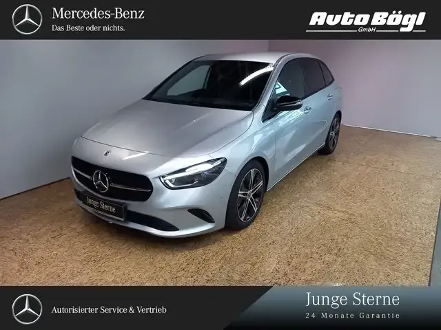 Mercedes-Benz B 220