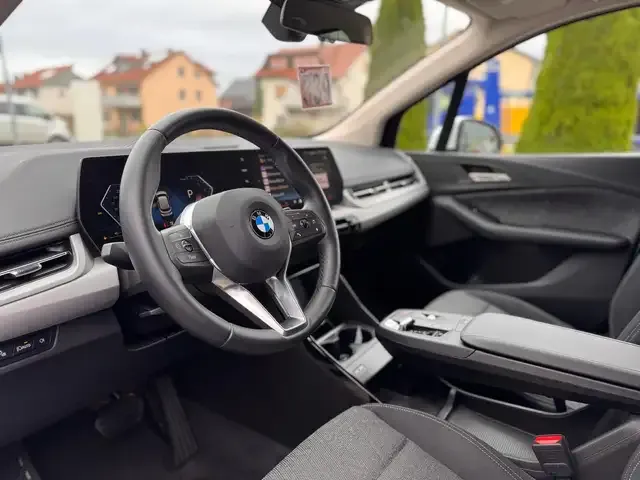 BMW 218
