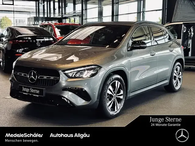 Mercedes-Benz GLA 200