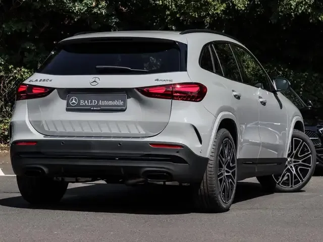 Mercedes-Benz GLA 220