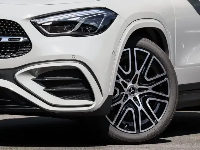 Mercedes-Benz GLA 220