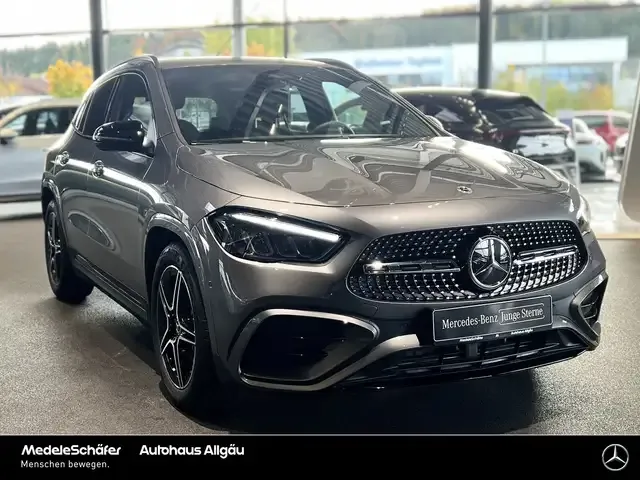Mercedes-Benz GLA 200