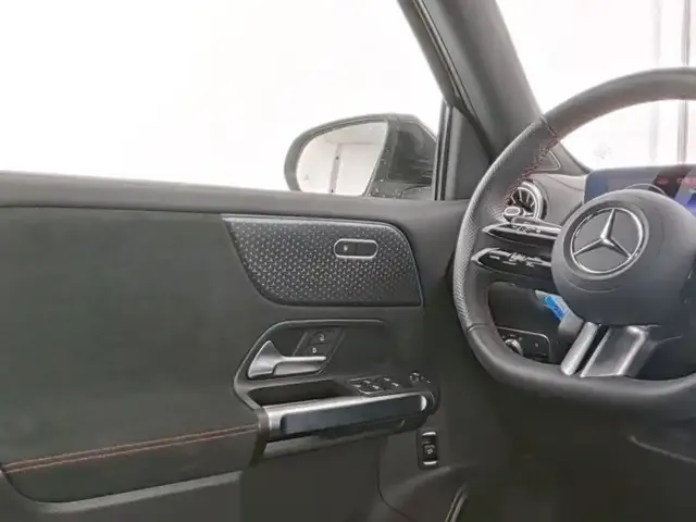 Mercedes-Benz EQB 300