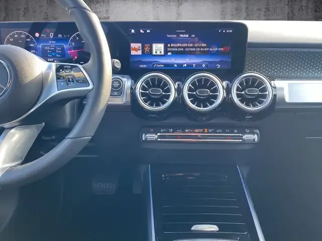 Mercedes-Benz GLB 200