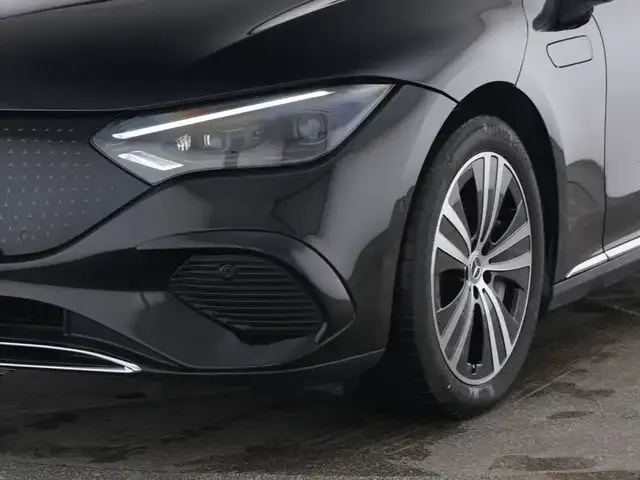 Mercedes-Benz EQE 300
