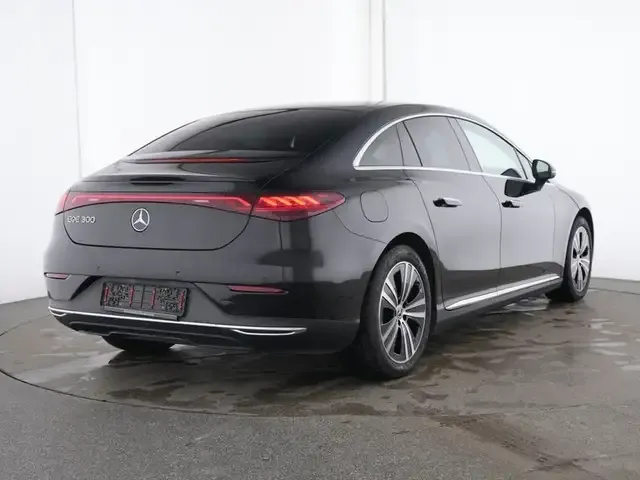 Mercedes-Benz EQE 300