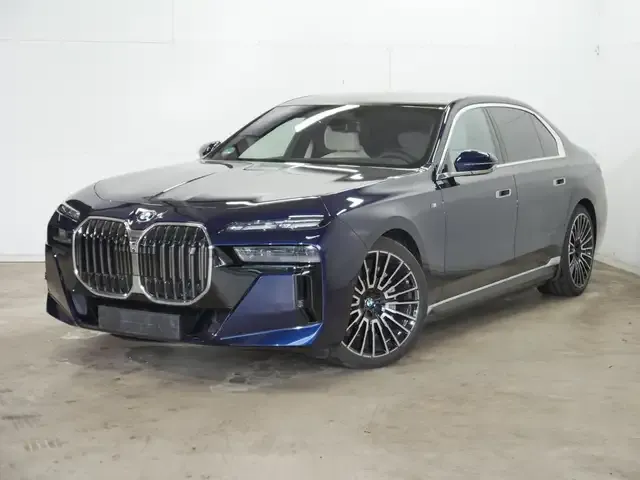 BMW i7
