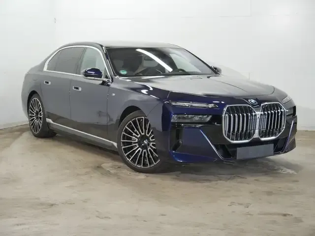BMW i7