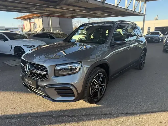 Mercedes-Benz GLB 220
