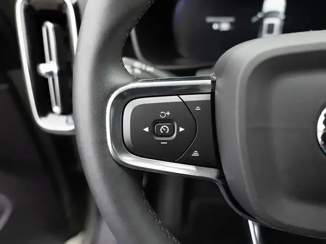 Volvo EX40