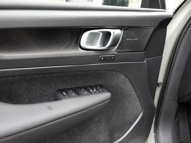 Volvo EX40
