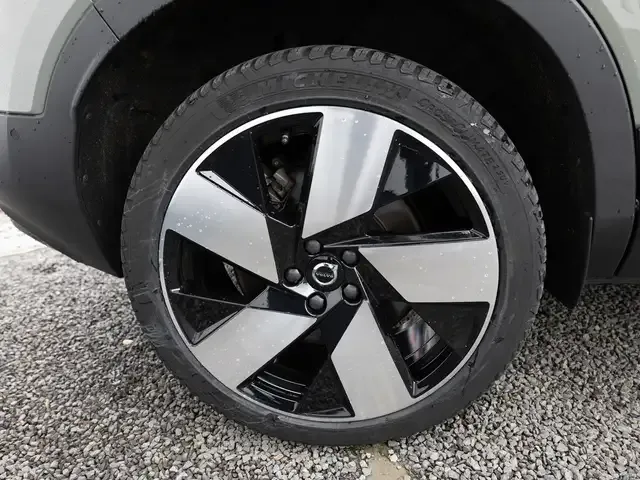 Volvo EX40