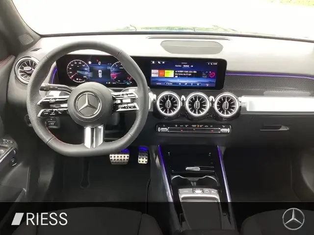 Mercedes-Benz GLB 200