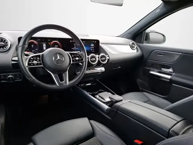 Mercedes-Benz GLA 220