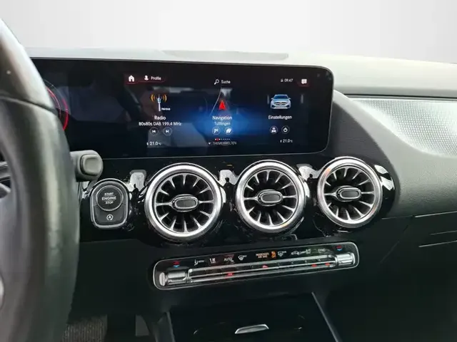 Mercedes-Benz GLA 220