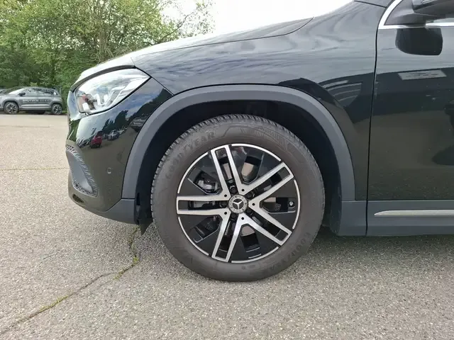 Mercedes-Benz GLA 220