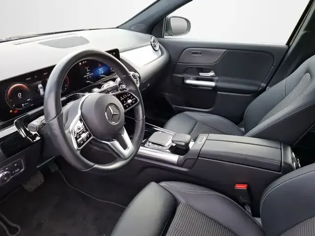 Mercedes-Benz GLA 220