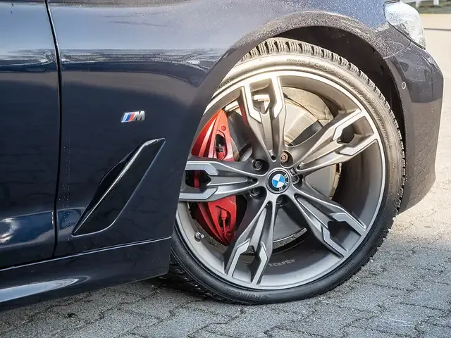 BMW M550