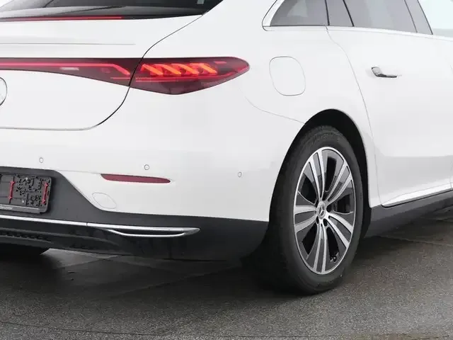Mercedes-Benz EQE 300