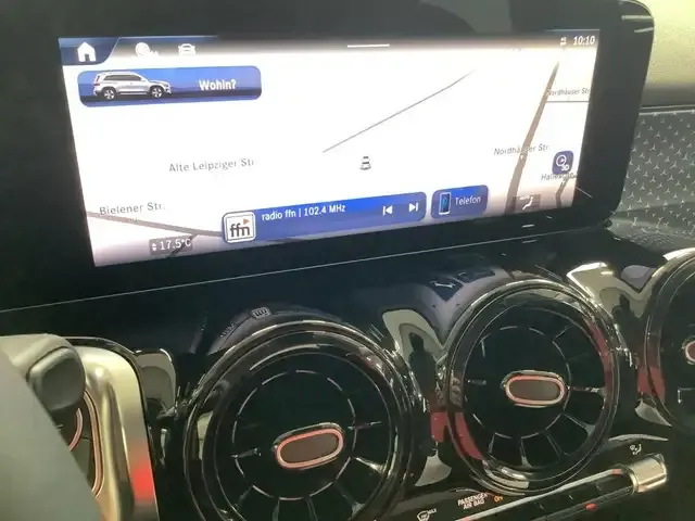 Mercedes-Benz GLB 220