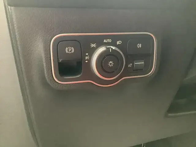 Mercedes-Benz GLB 220