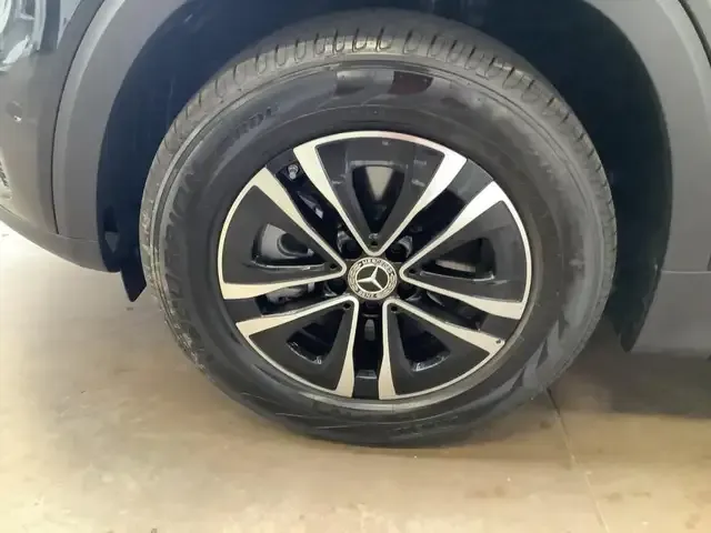 Mercedes-Benz GLB 220