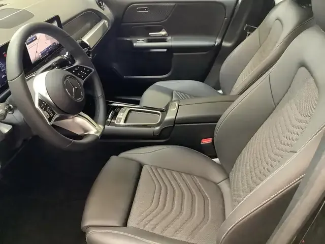 Mercedes-Benz GLB 220