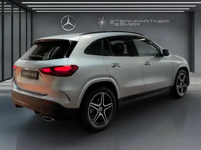 Mercedes-Benz GLA 220