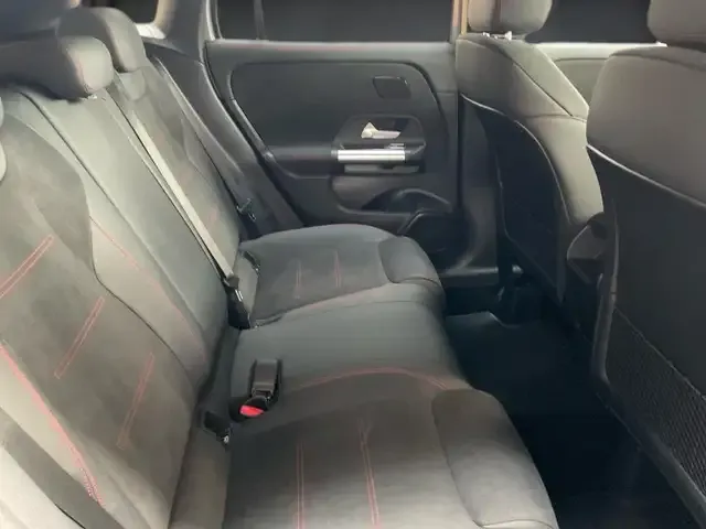 Mercedes-Benz GLA 220