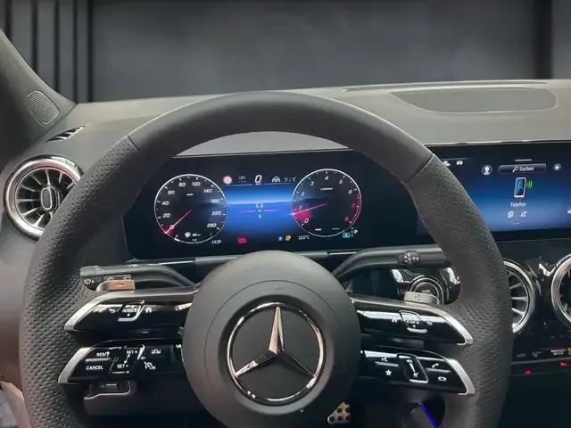 Mercedes-Benz GLA 220