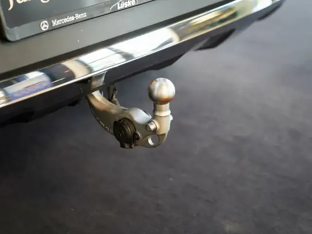 Mercedes-Benz EQE 300