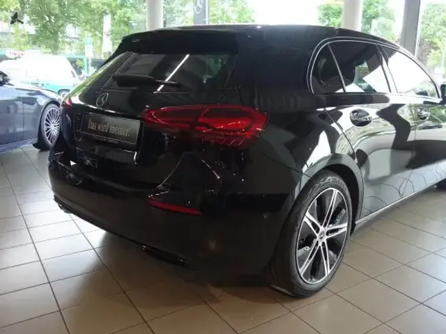 Mercedes-Benz A 220