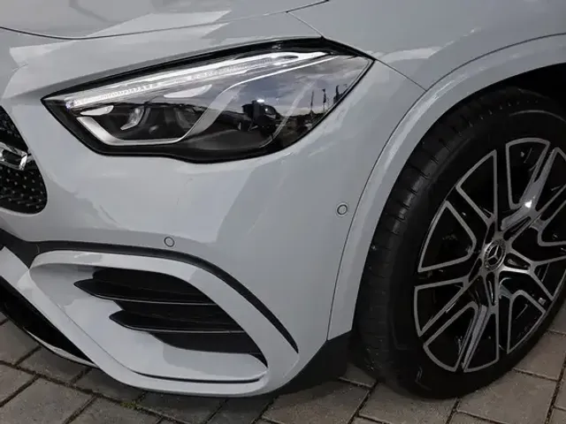 Mercedes-Benz GLA 180