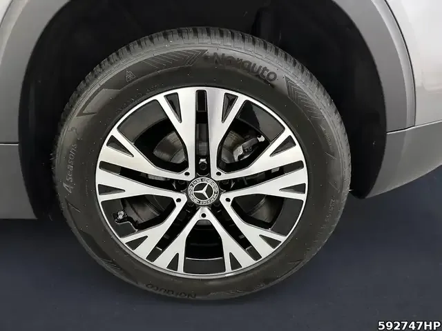 Mercedes-Benz GLB 180