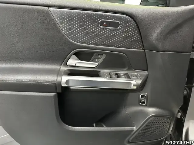 Mercedes-Benz GLB 180