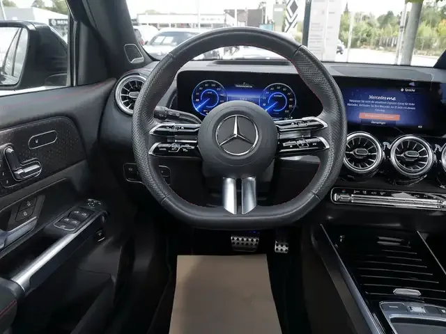 Mercedes-Benz EQB 300