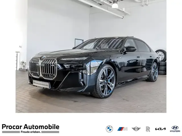BMW i7